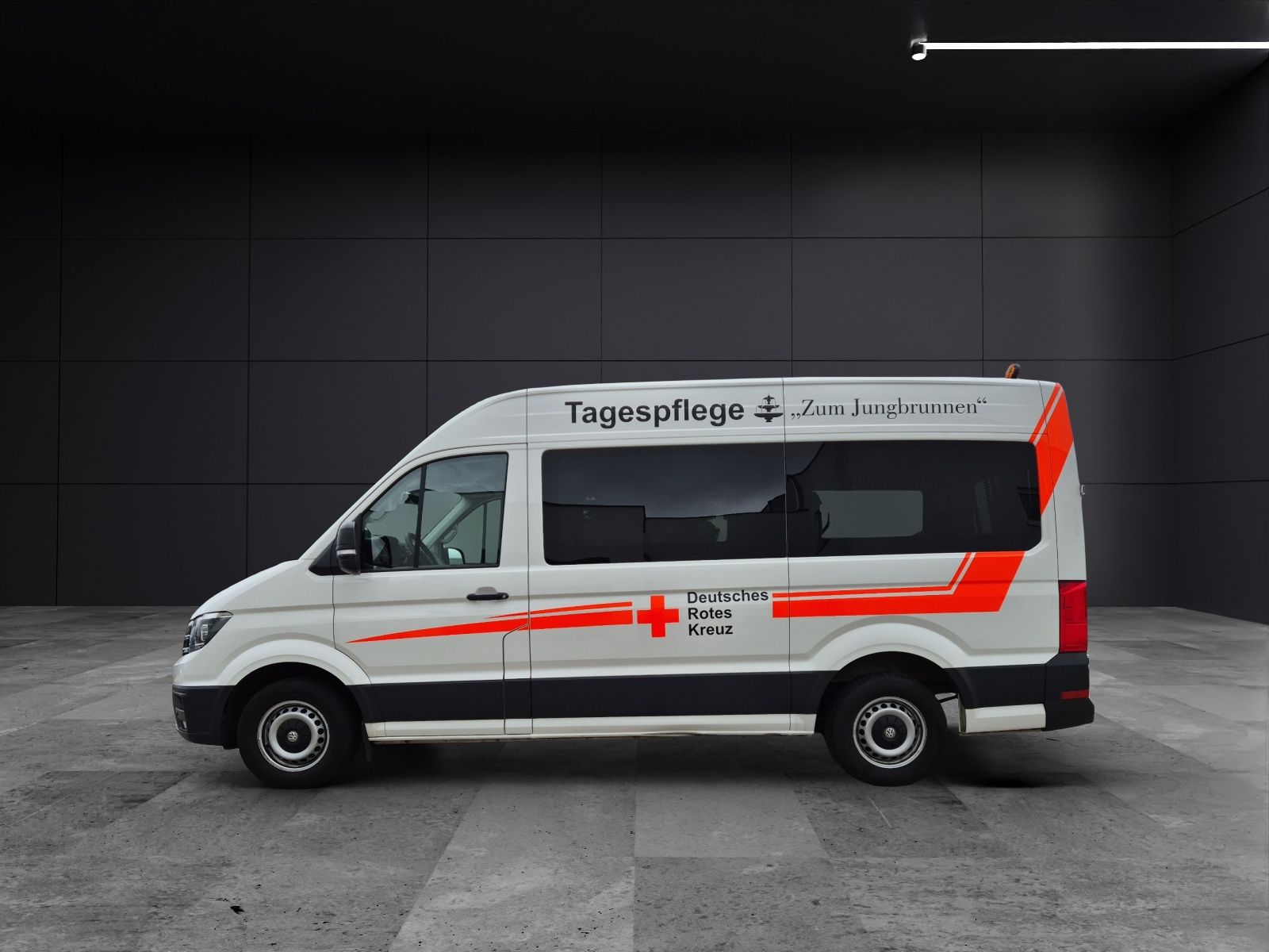 Fahrzeugabbildung Volkswagen Crafter 35 MR HD 4Mo 9-Si Rollstuhllift Trittstu