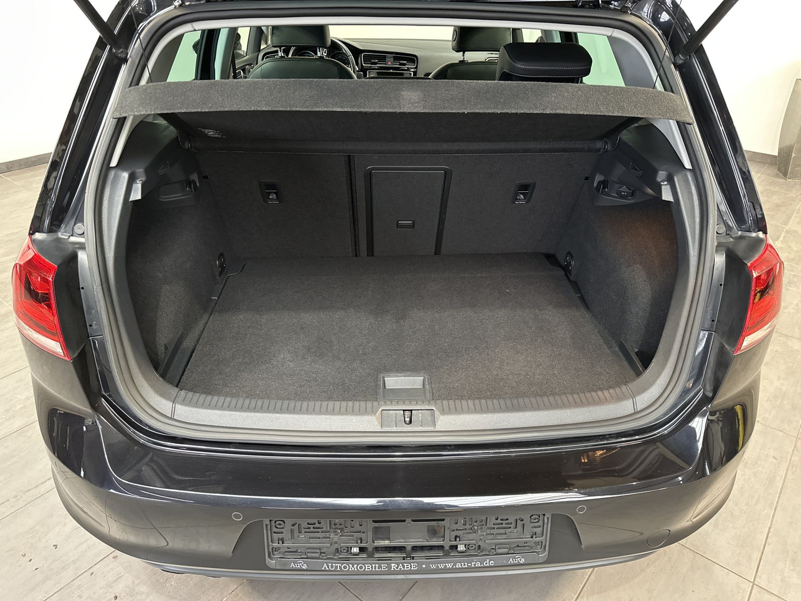 Fahrzeugabbildung Volkswagen Golf VII 2.0 TDI Highline NAV+XEN+LEDER+17ZO+2HD