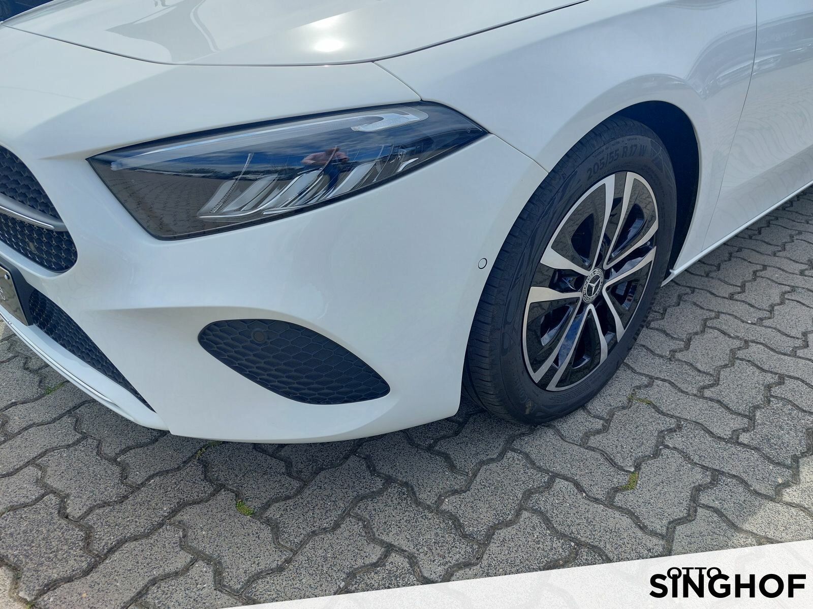 Fahrzeugabbildung Mercedes-Benz A 200 Progressive +Pano+Rü Kam+LED+MBUX+PDC+SHZ+