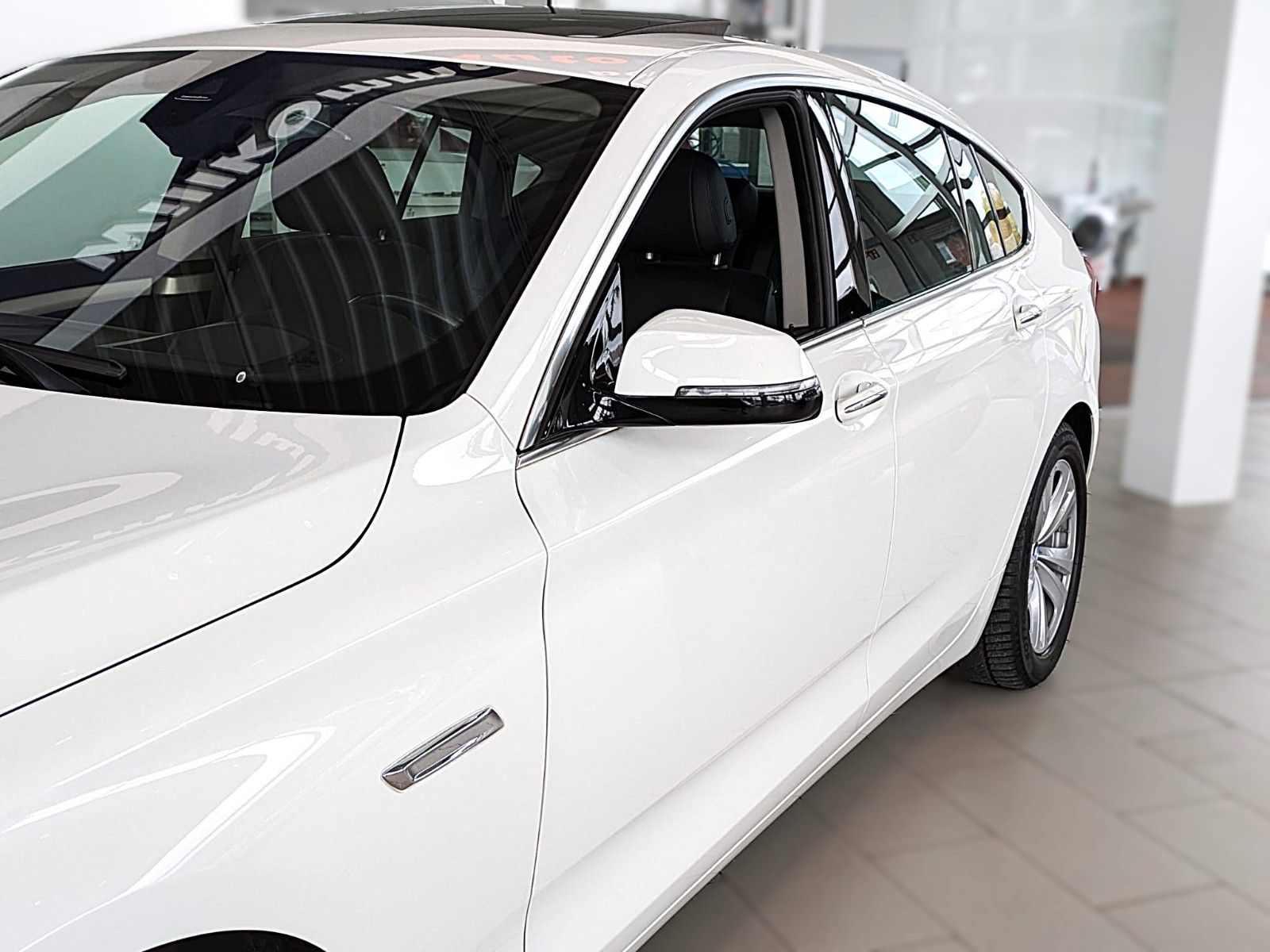Fahrzeugabbildung BMW 530d GT xDRIVE LEDER PANO NAVI HiFi HUD STANDH.