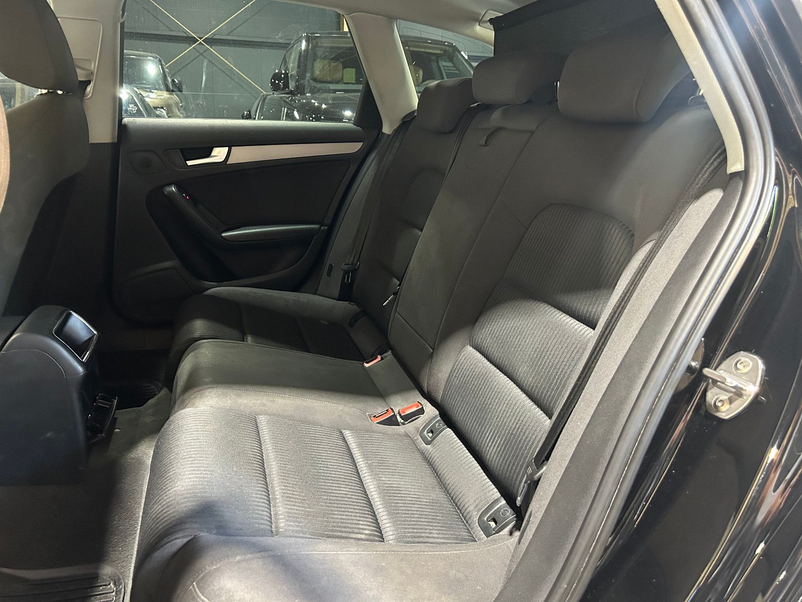 Fahrzeugabbildung Audi A4 Avant Attraction/SHZ/TEMPOMAT/PDC/KLIMA