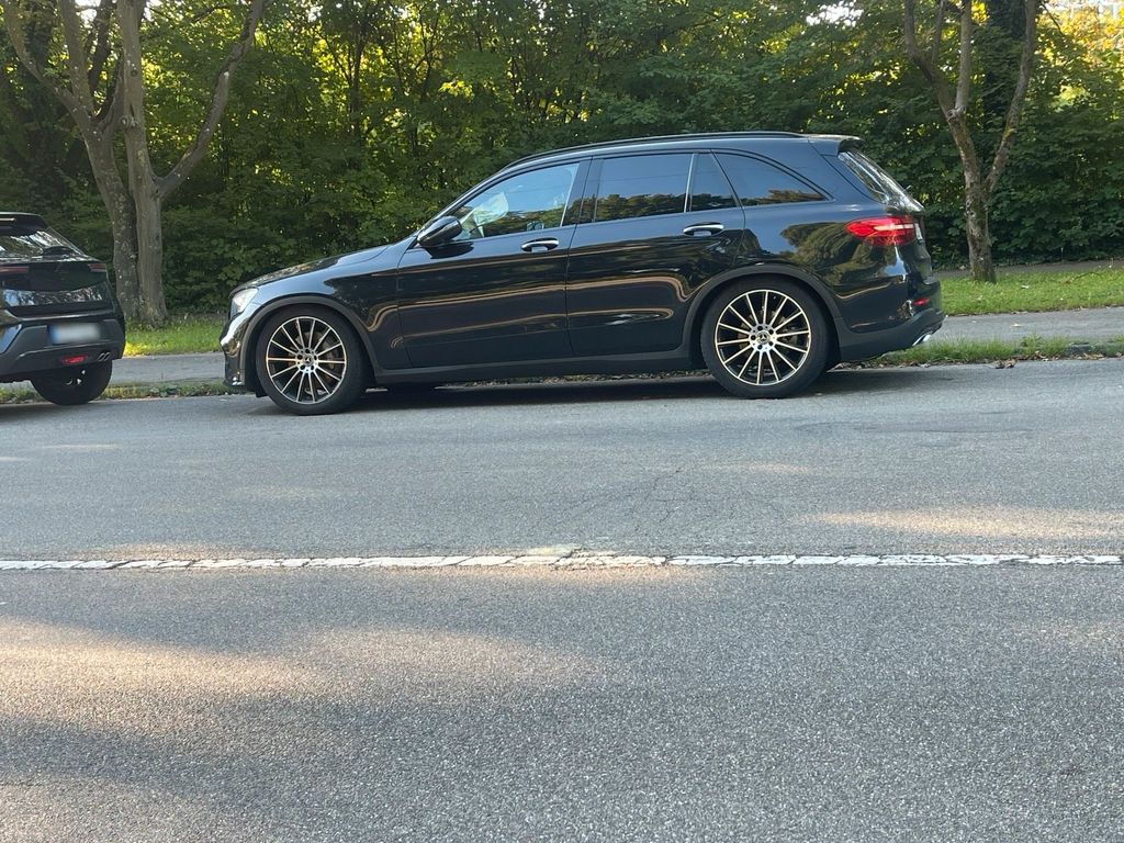 Image of Mercedes-Benz GLC 350