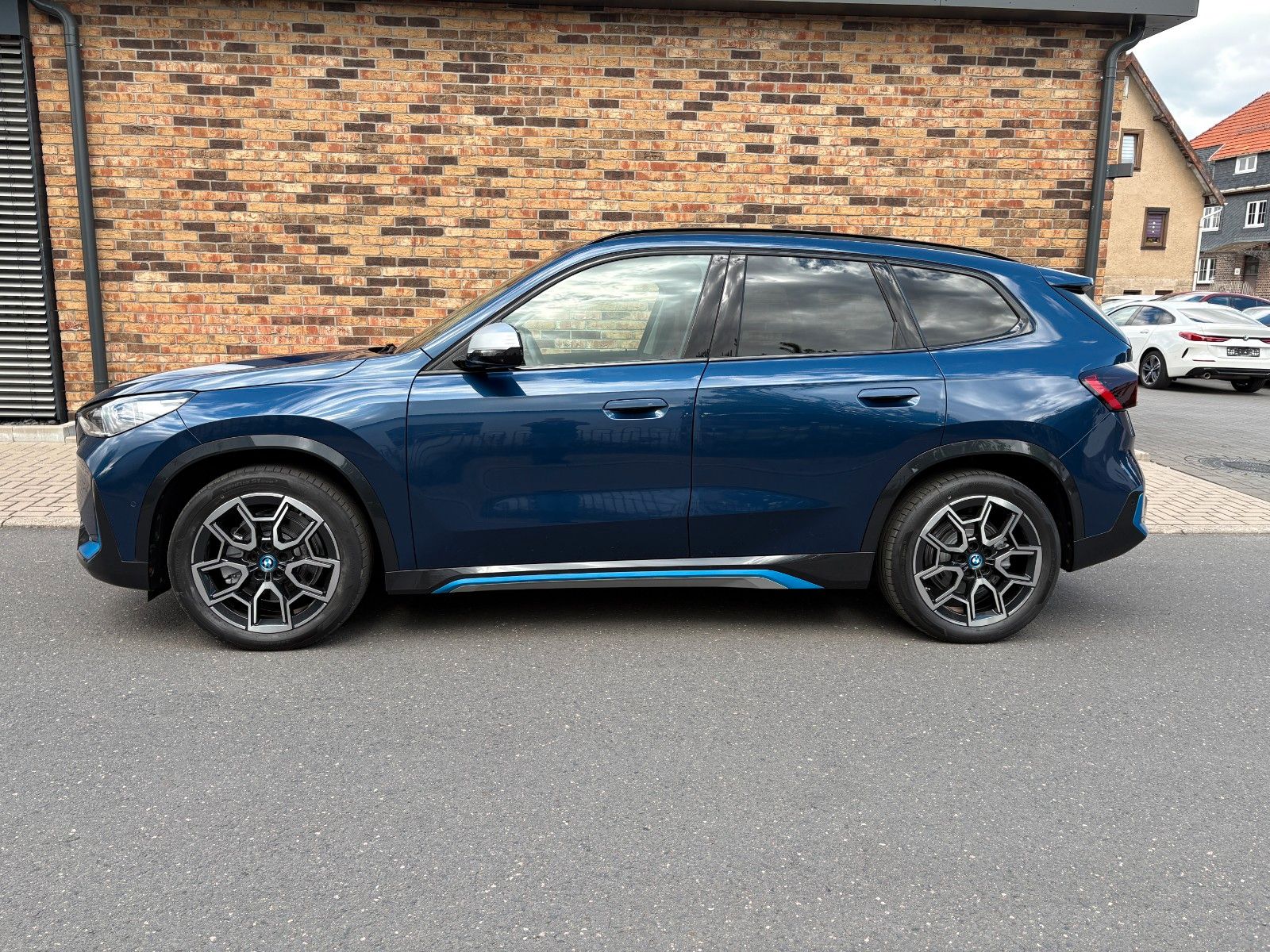 BMW iX1 30 xDrive xLineLeder Navi LED Professional imagem 3