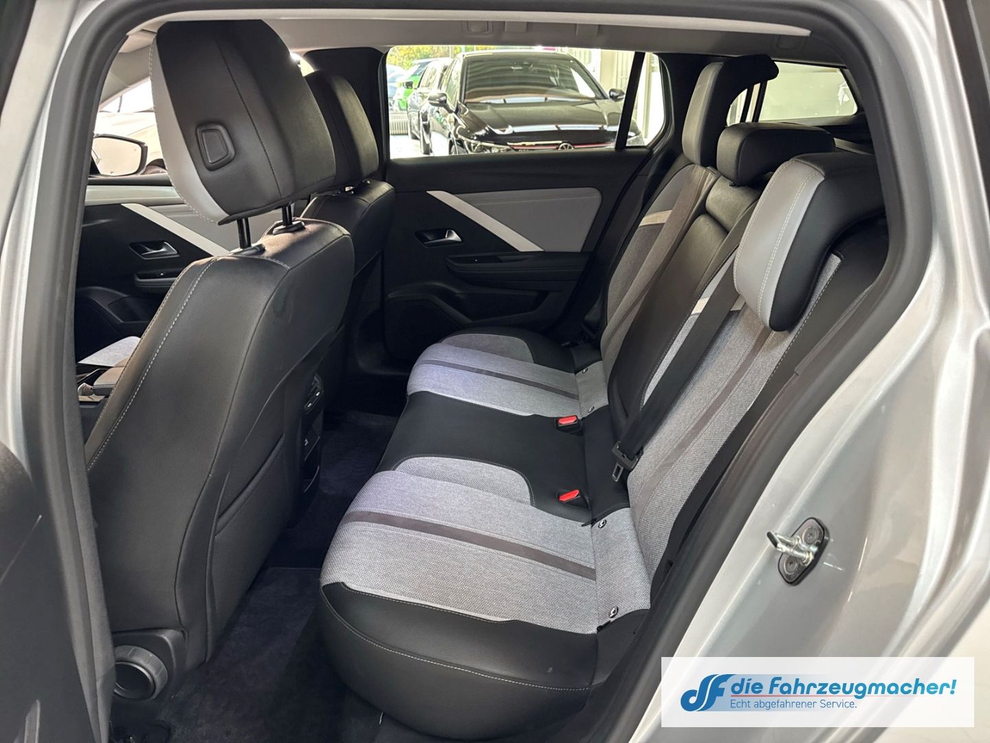 Fahrzeugabbildung Opel Astra L Sports Tourer Elegance 1.5 D EU6e Navi L