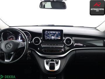 Mercedes V 220 - 9