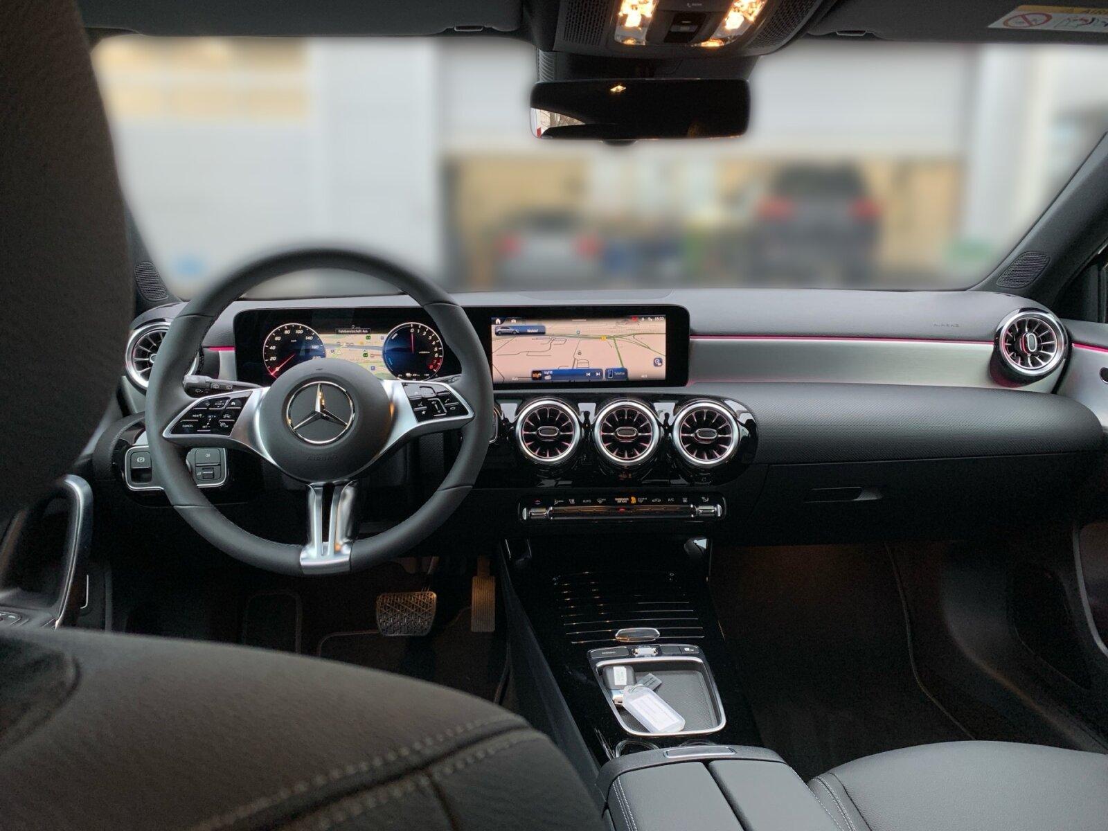 Mercedes-Benz A 250 e PROGRESSIVE°ADV+°PANORAMA°KEYLESS°MBUX°