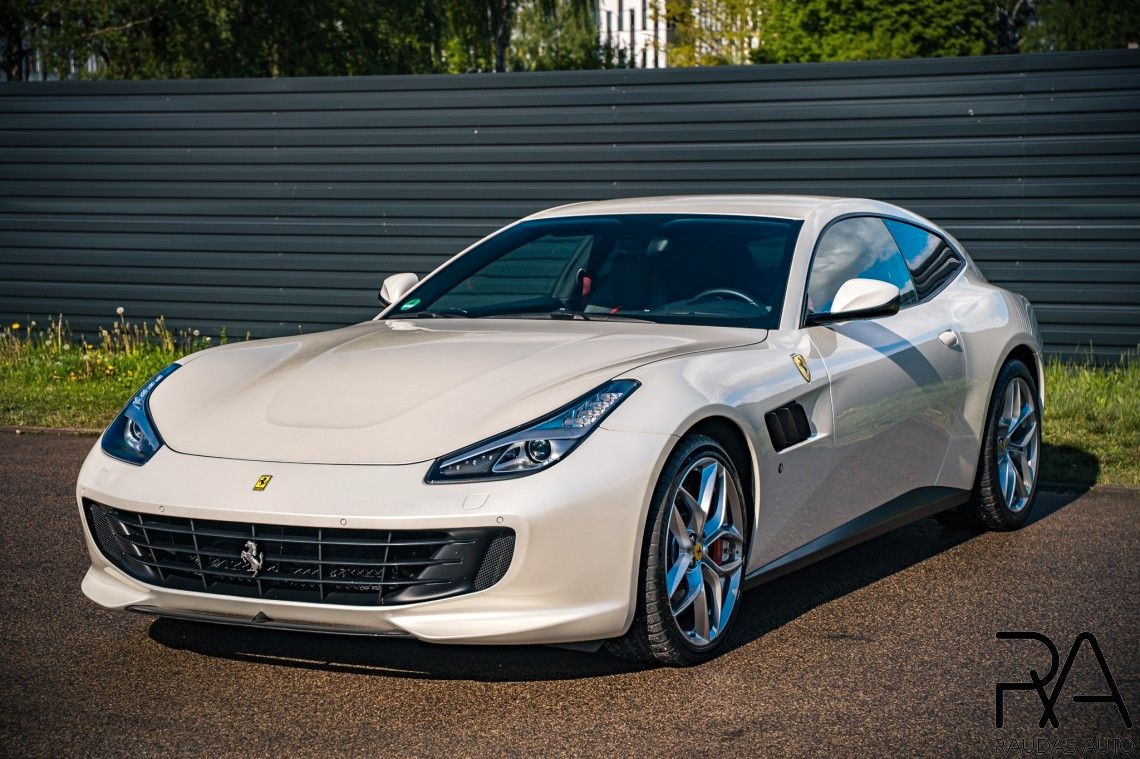 FERRARI GTC4Lusso