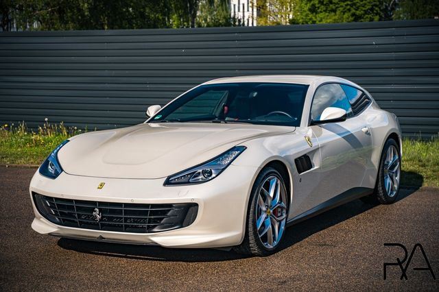 FERRARI GTC4Lusso