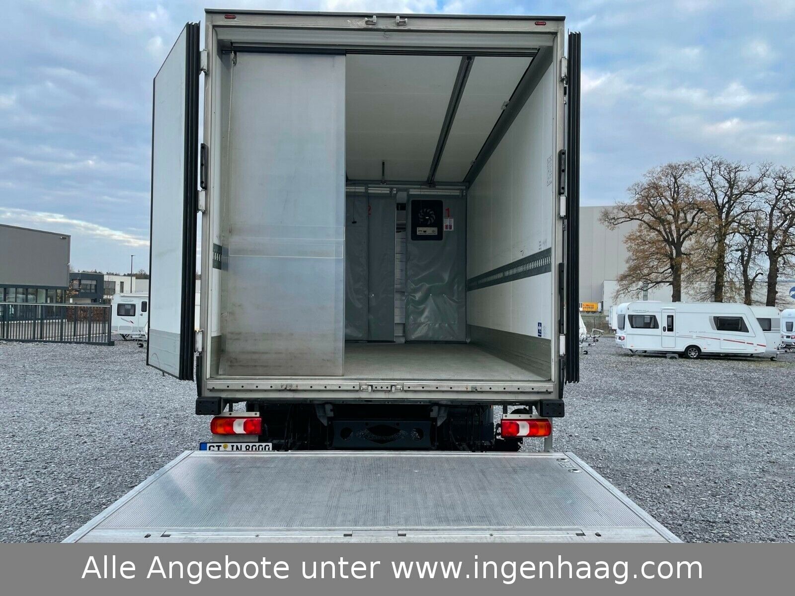 Fahrzeugabbildung Mercedes-Benz Atego 1524 L TK Carrier Schmitz Aufbau LBW/Aut.