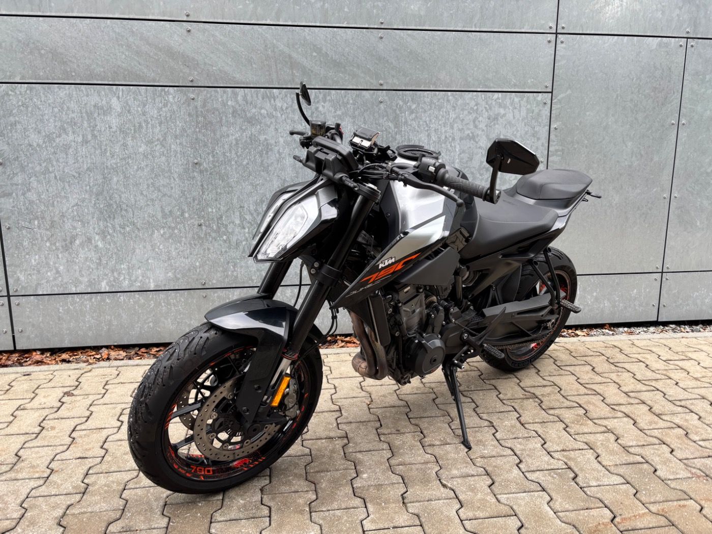 Fahrzeugabbildung KTM 790 Duke Akrapovic viel Zubehör