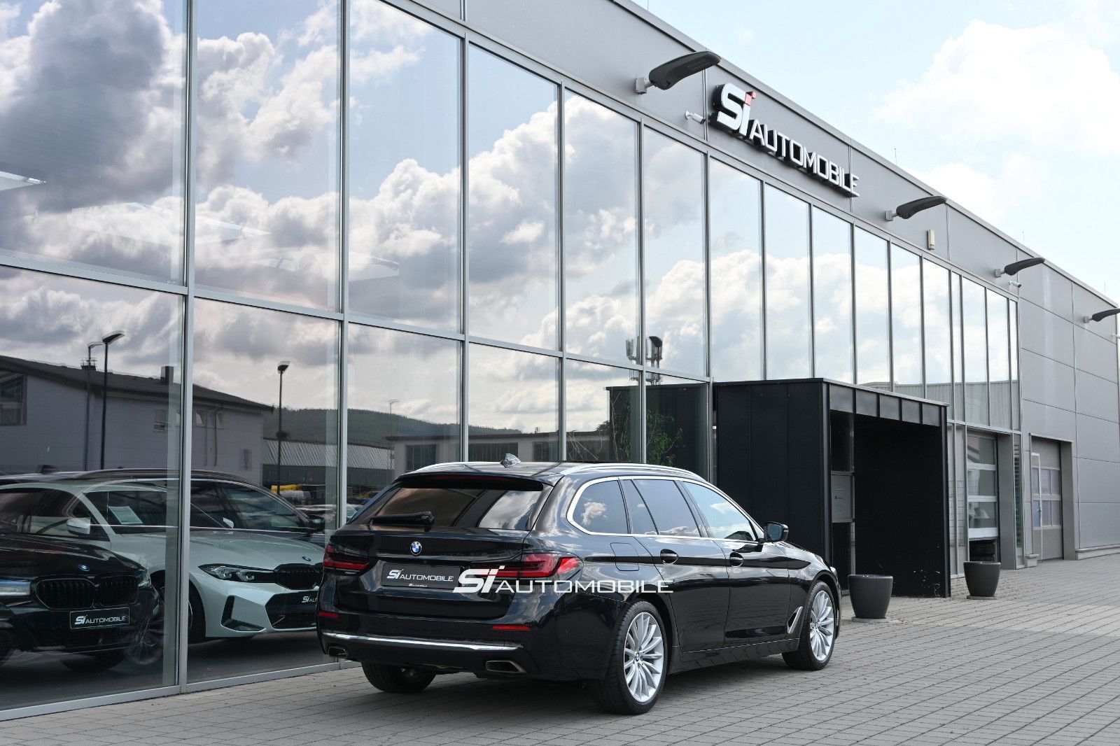 Fahrzeugabbildung BMW 530d xDr Touring Lux. °ACC°AHK°PANO°STANDHEIZUNG