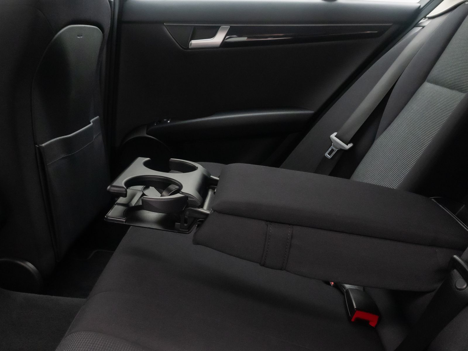 Fahrzeugabbildung Mercedes-Benz C 180 BlueEfficiency AHK Navi HiFi PDC KlimaAut