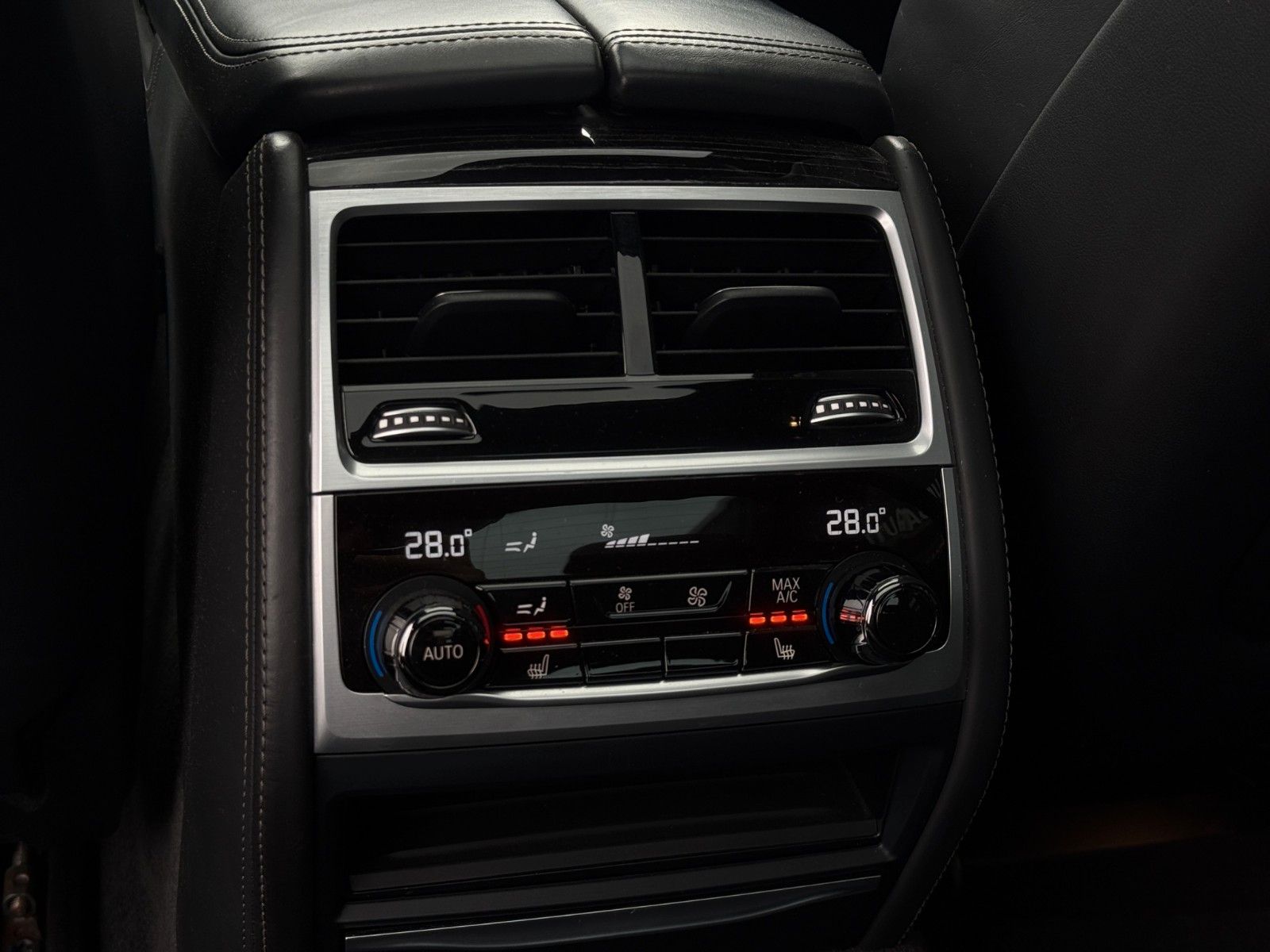 Fahrzeugabbildung BMW 750Li xDrive *M-Sport*H&K*Skylounge*HUD*Masssage