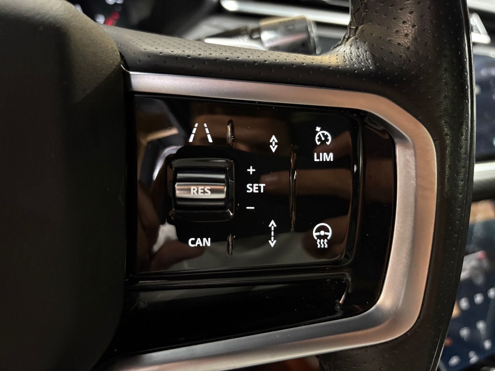 Fahrzeugabbildung Land Rover Range Rover Velar R-Dynamic SE/PANO/MEMORY/APPLE