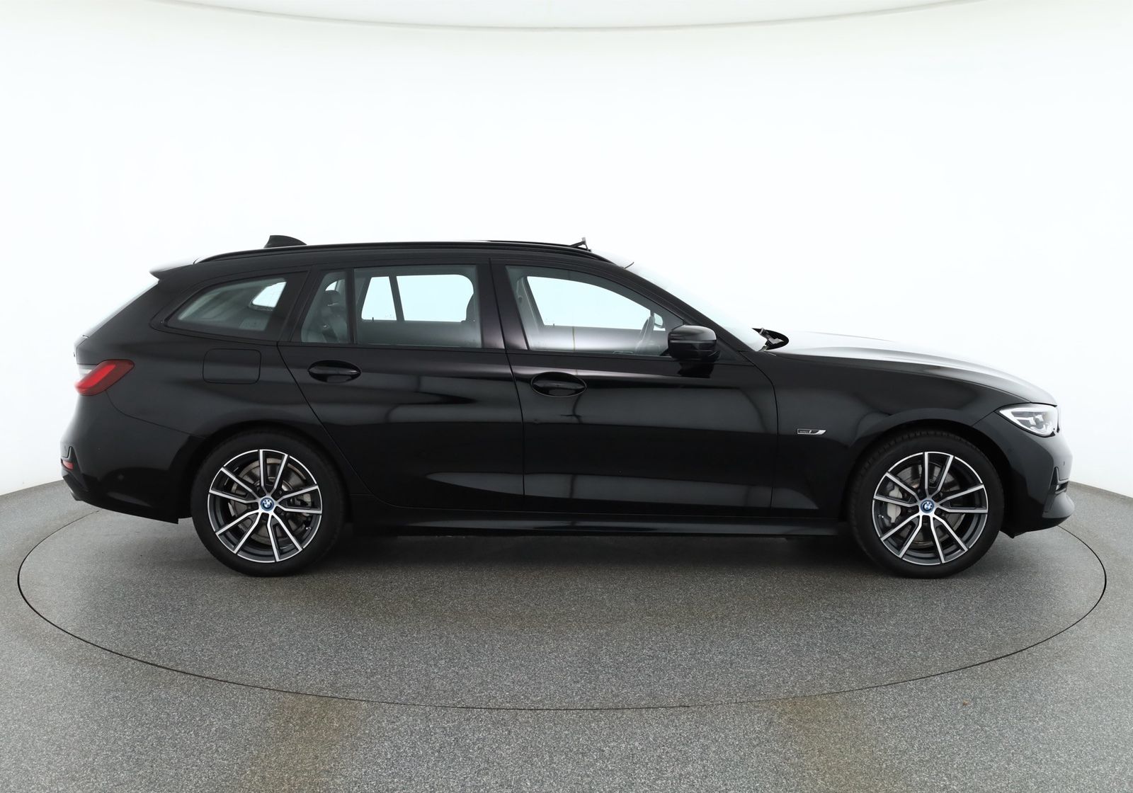 BMW 330e Touring Sport Line Leder AHK Panorama Navi foto 6