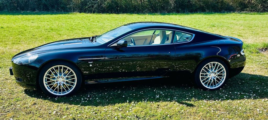 Aston Martin DB9