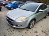 Fiat Bravo 1.4 16V T JET Dynamic - Fiat Bravo mit Benzin-Antrieb: Limousine, Schaltgetriebe