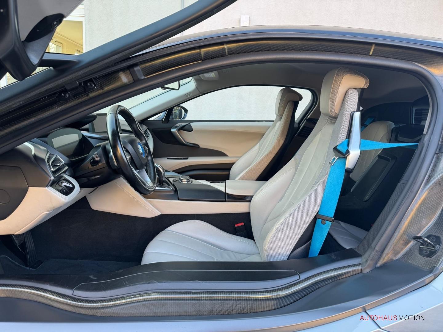 BMW i8 Coupe LED HUD SHZ LEDER KOLLISIONWARNER