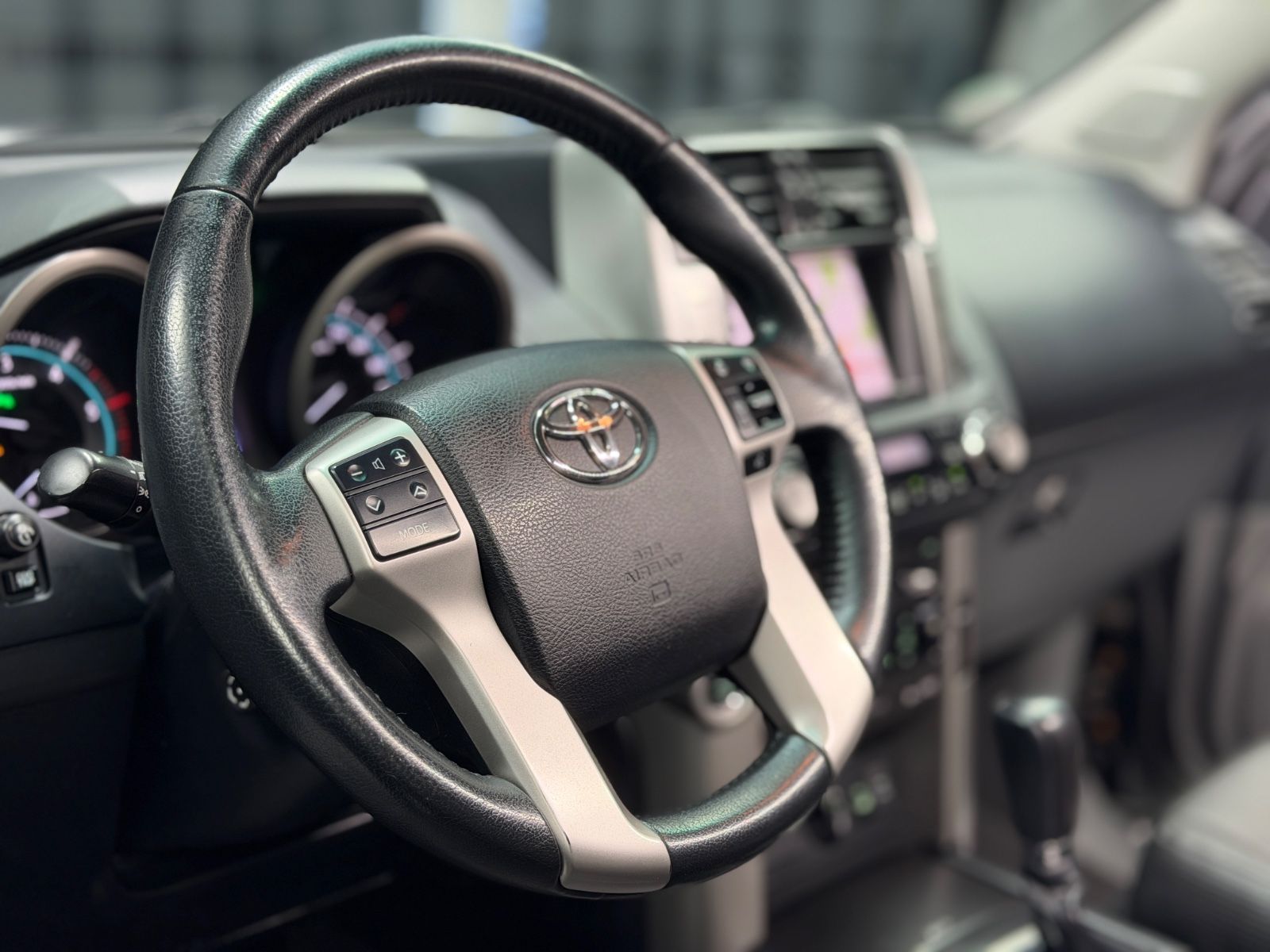 Fahrzeugabbildung Toyota Land Cruiser Executive|AUTOMATIK|LEDER|NAVI|AHK