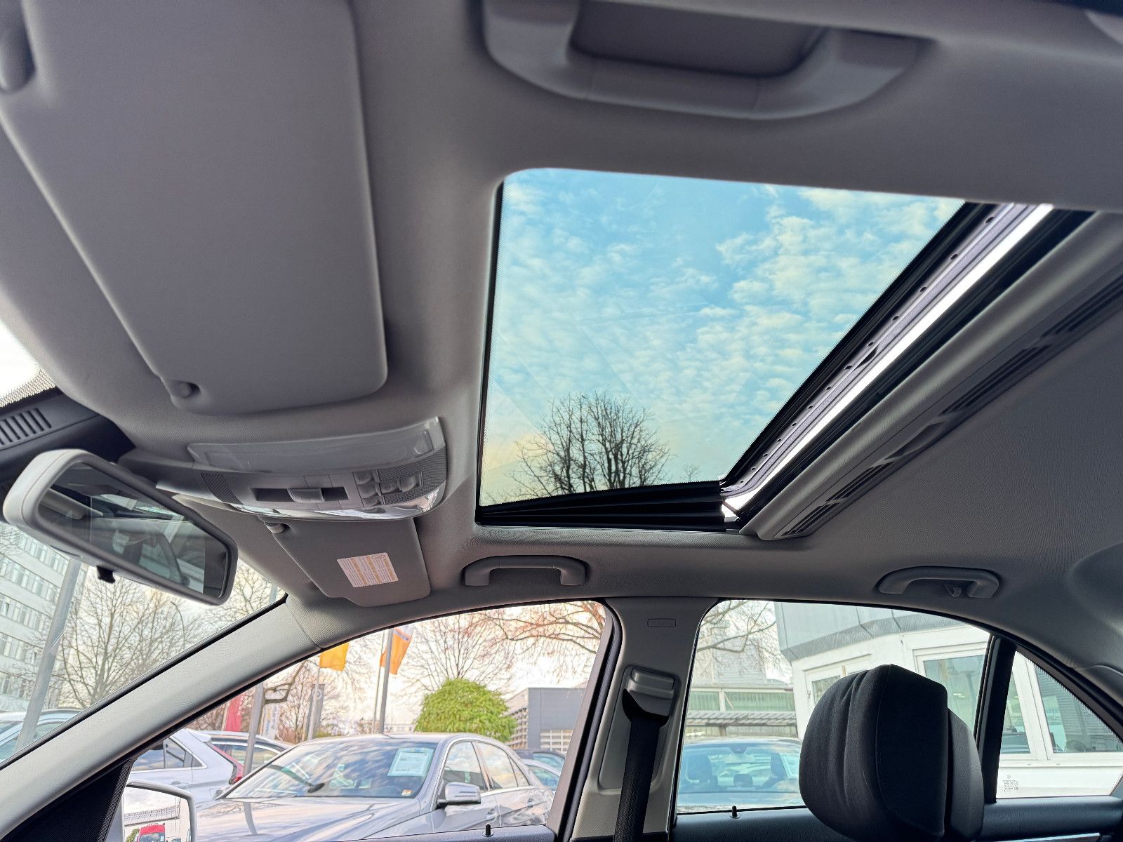 Fahrzeugabbildung Mercedes-Benz C 200 BE 7GT ELEGANCE NAVI ILS AHK SPORT 18 ALU