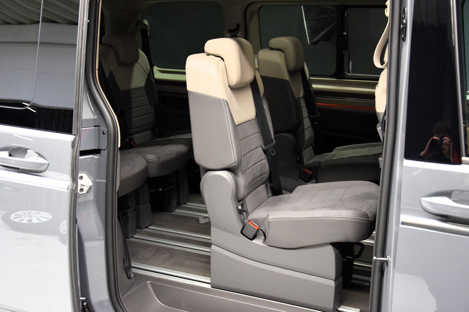 Fahrzeugabbildung Volkswagen T7 Multivan Style 7-Sitze Easy-Open Panorama ACC