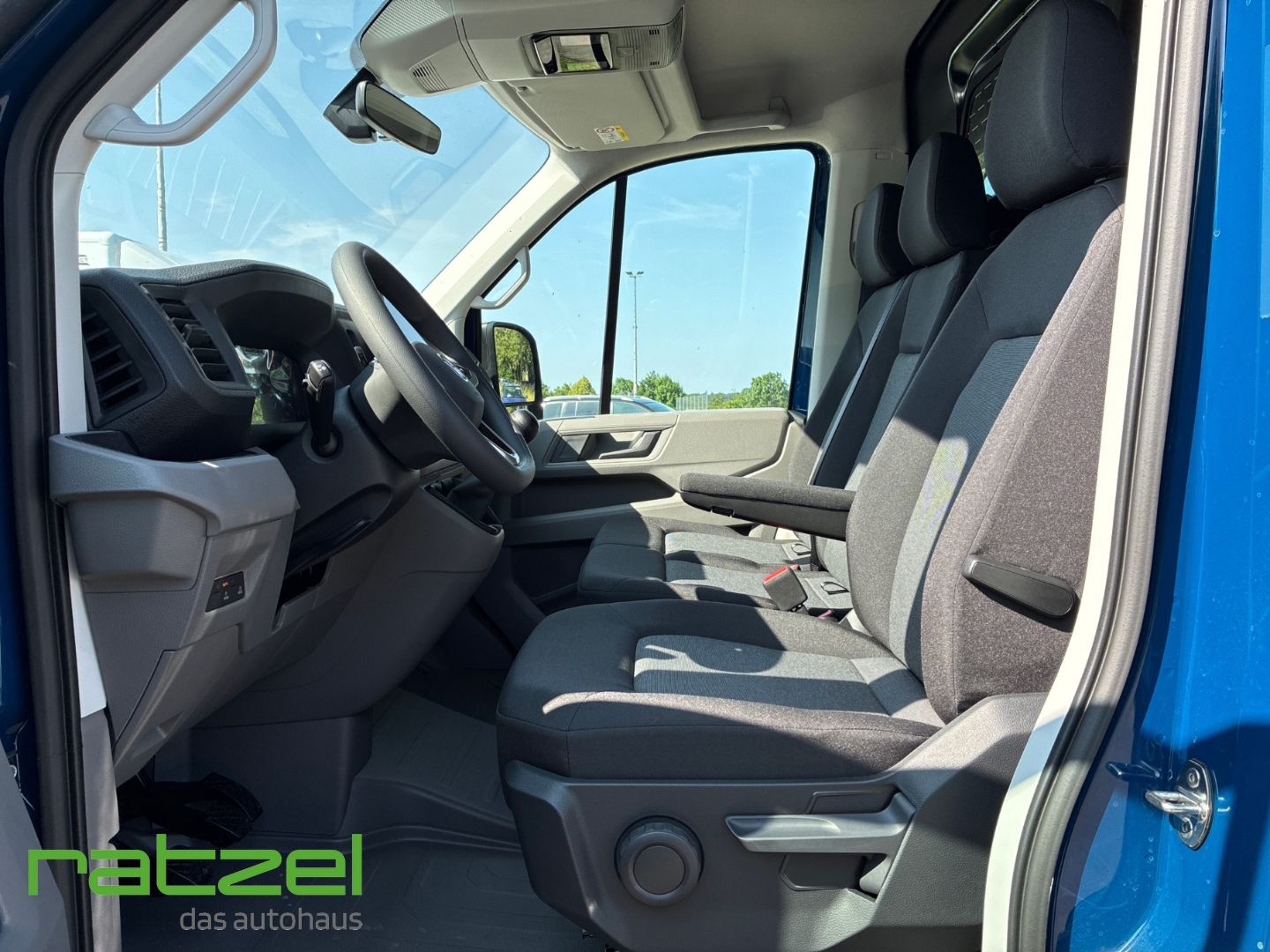 Fahrzeugabbildung Volkswagen Crafter 35 Kasten HD AHK+Holzboden+AHK+Navi+Rega