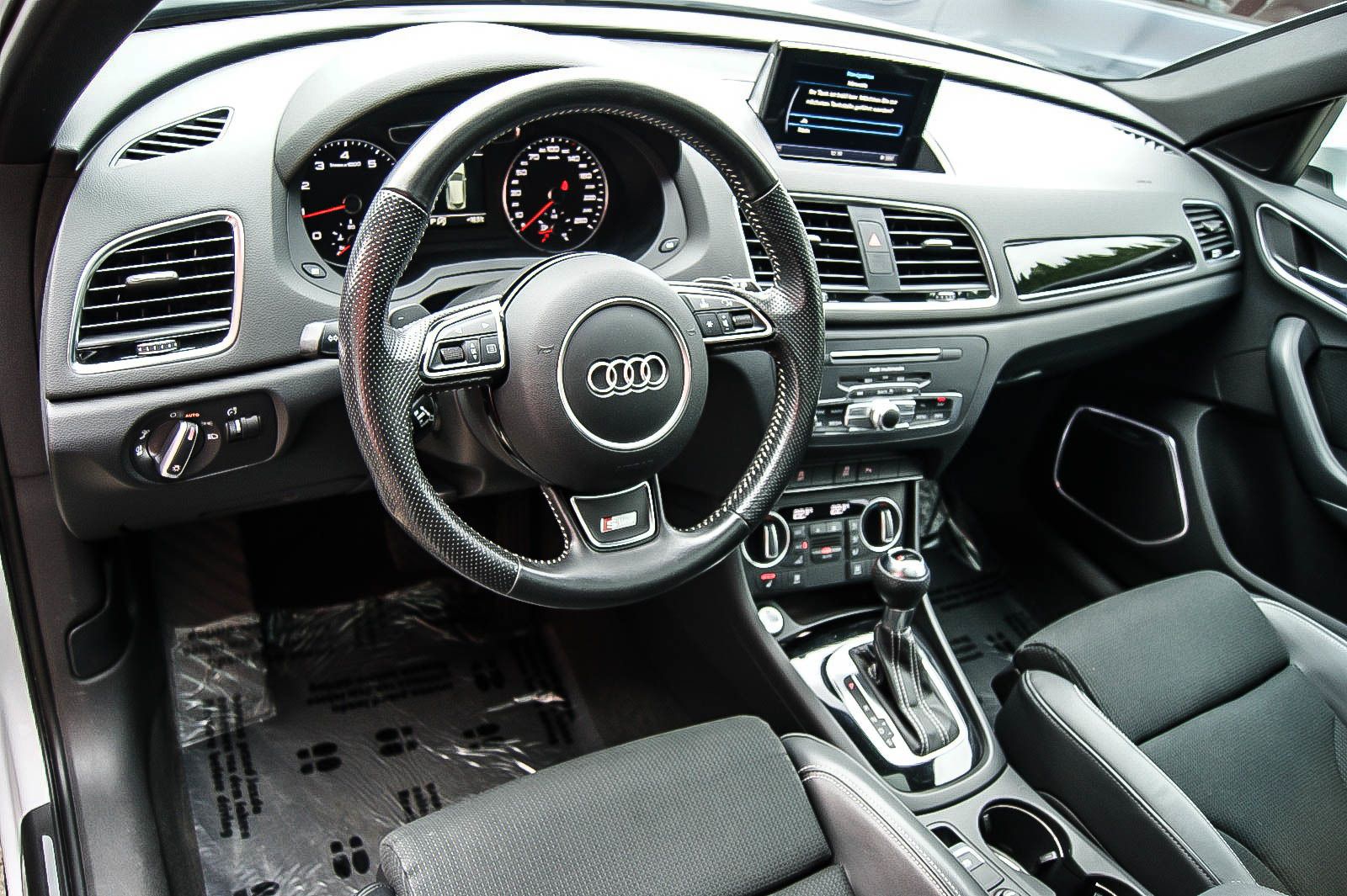 Fahrzeugabbildung Audi Q3 14TSI S-tronic S-LINE PLUS 20-ZOLL PANO BOSE