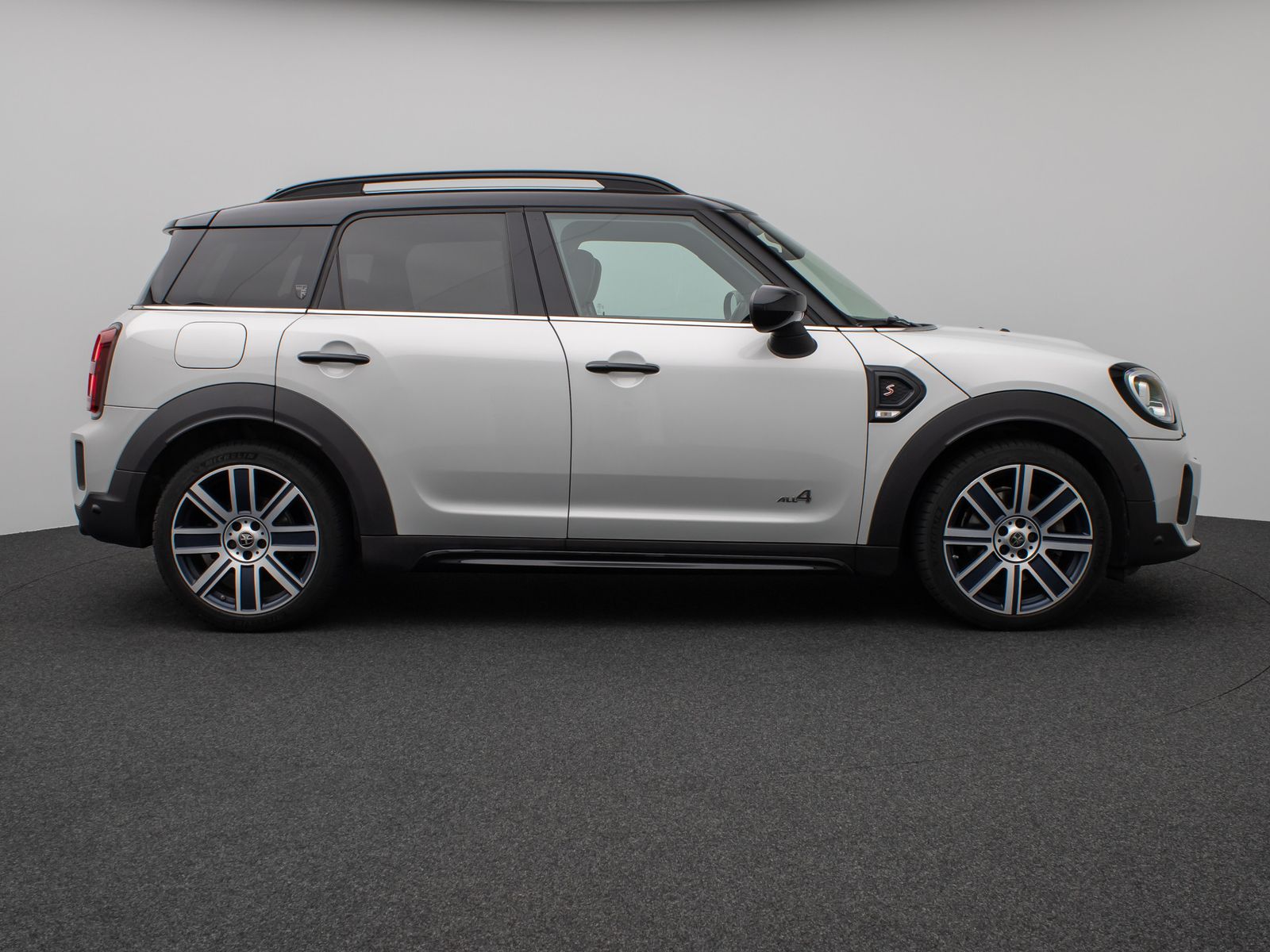 Fahrzeugabbildung MINI Cooper SD Countryman ALL4 HUD DAB Kamera 19Zoll