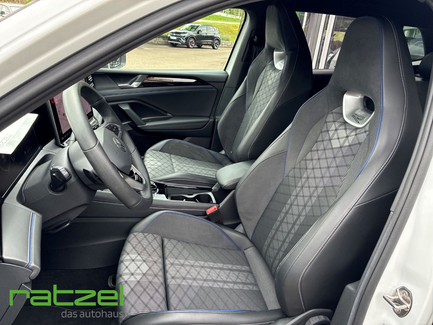Fahrzeugabbildung Volkswagen Tiguan 4Motion 2.0 TDI R-Line DSG HUD AHK Kamera