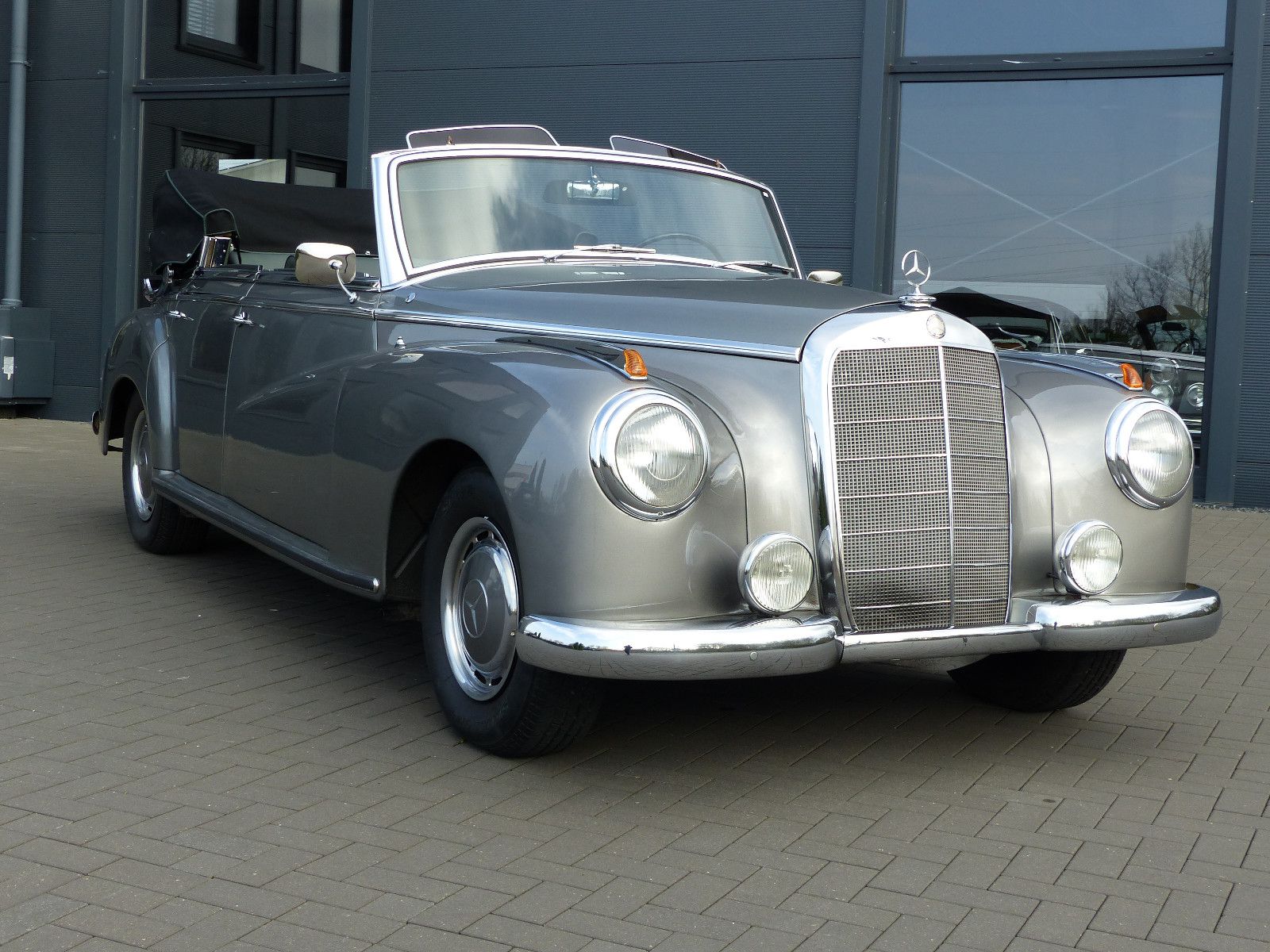 Fahrzeugabbildung Mercedes-Benz 300 Adenauer Cabriolet *Autom.Klima,E-FH,Servo*