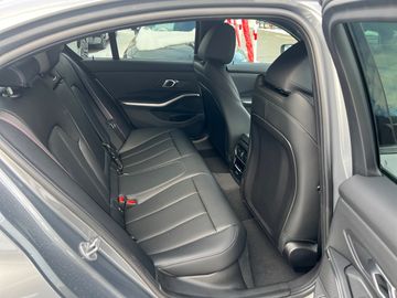 BMW 320i xDrive M Sportpaket HiFi DAB LED RFK Shz
