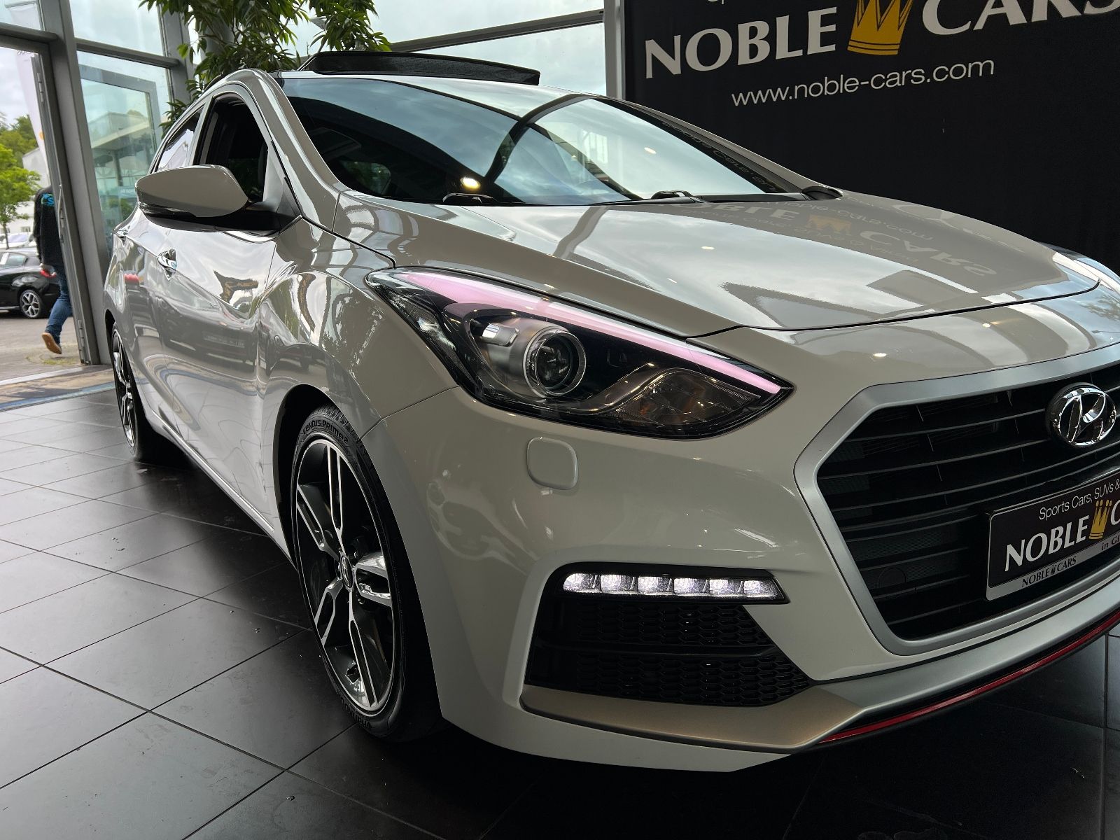 Fahrzeugabbildung Hyundai i30 Turbo PANO RFK XEN NAVI ALU