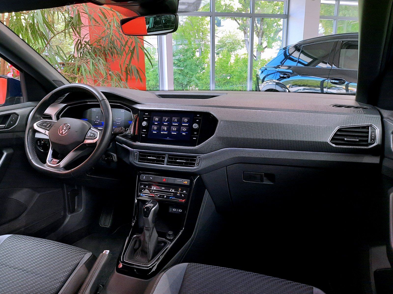 Fahrzeugabbildung Volkswagen Cross TSI DSG R-Line *Navi*Cam*LED*PDC*ACC*Sitzh