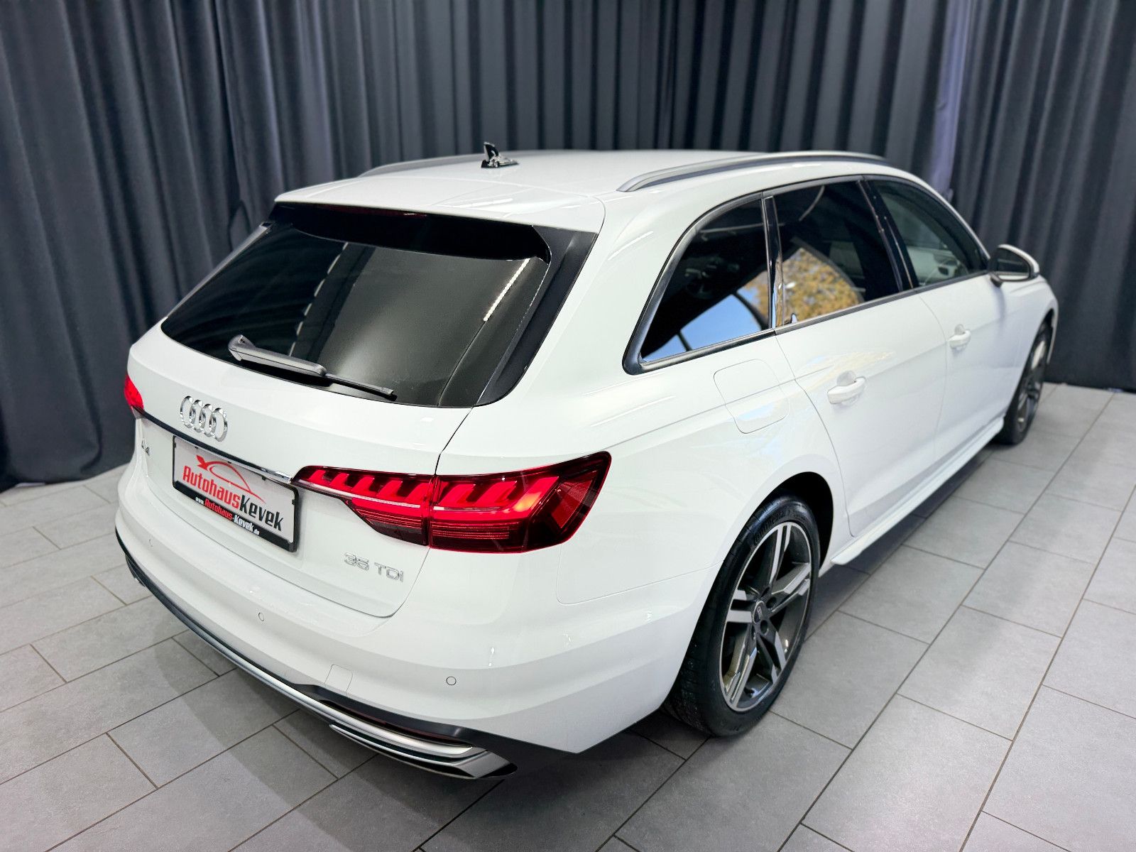Fahrzeugabbildung Audi A4 Avant 35 TDI advanced|MATRIX|LCI|RF-KAMERA