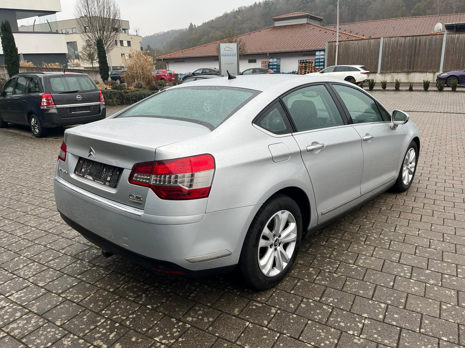 Citroën C5 HDi 165 Exclusive + TÜV + AHK + 8fach bereift