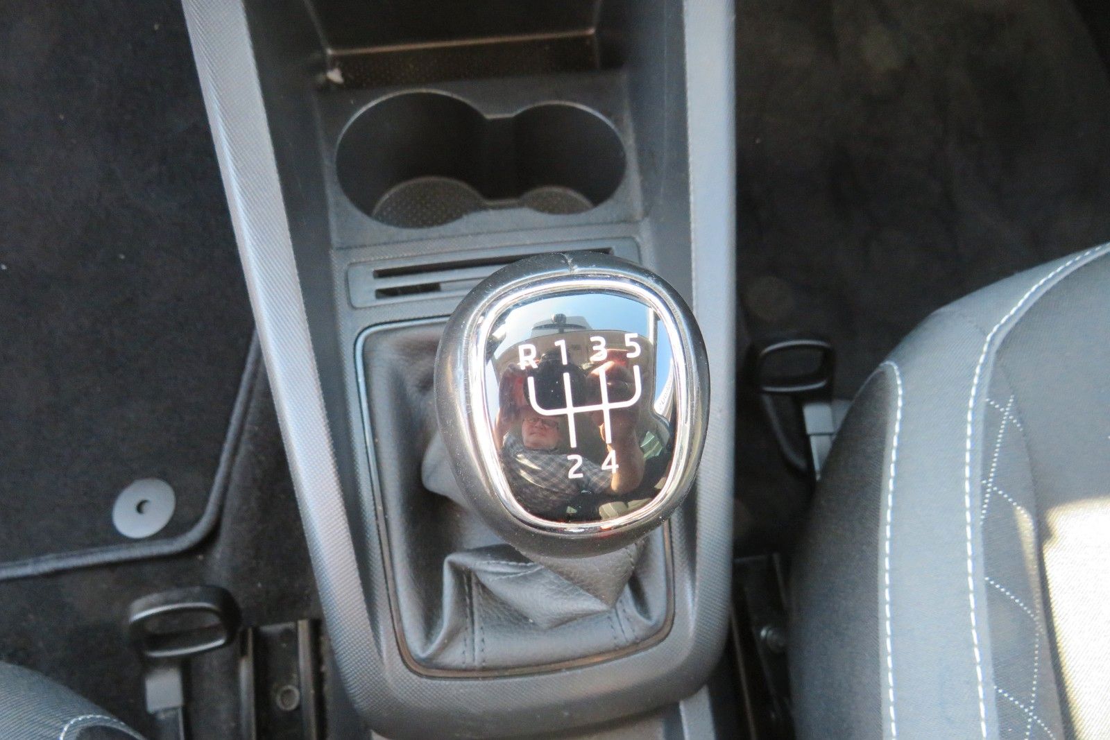 Fahrzeugabbildung SKODA Fabia Combi Ambition PDC NAVI APP SITZH. 1.HD