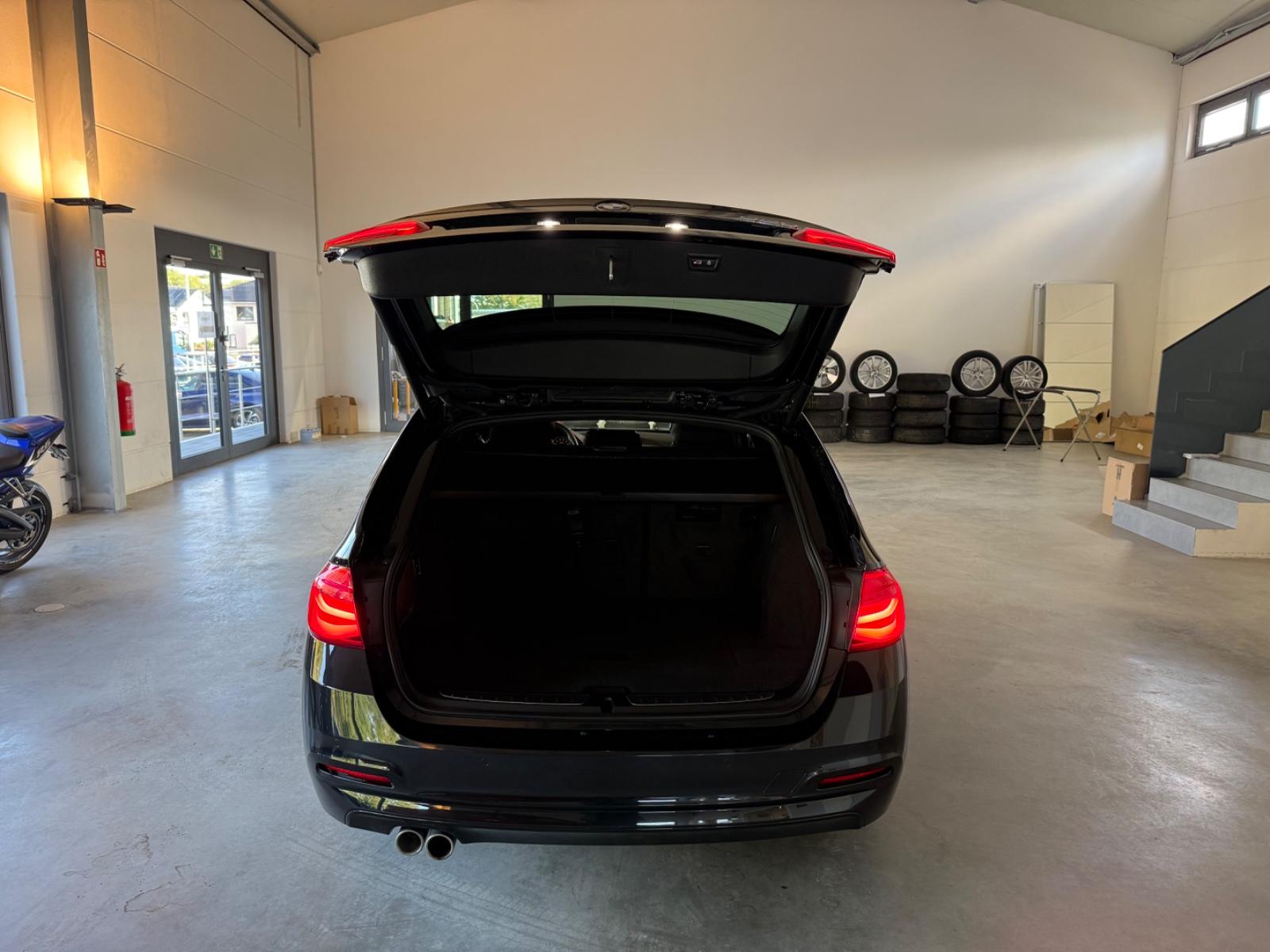 BMW 320i Touring Advantage LED/Memory/HUD/Pano/ACC