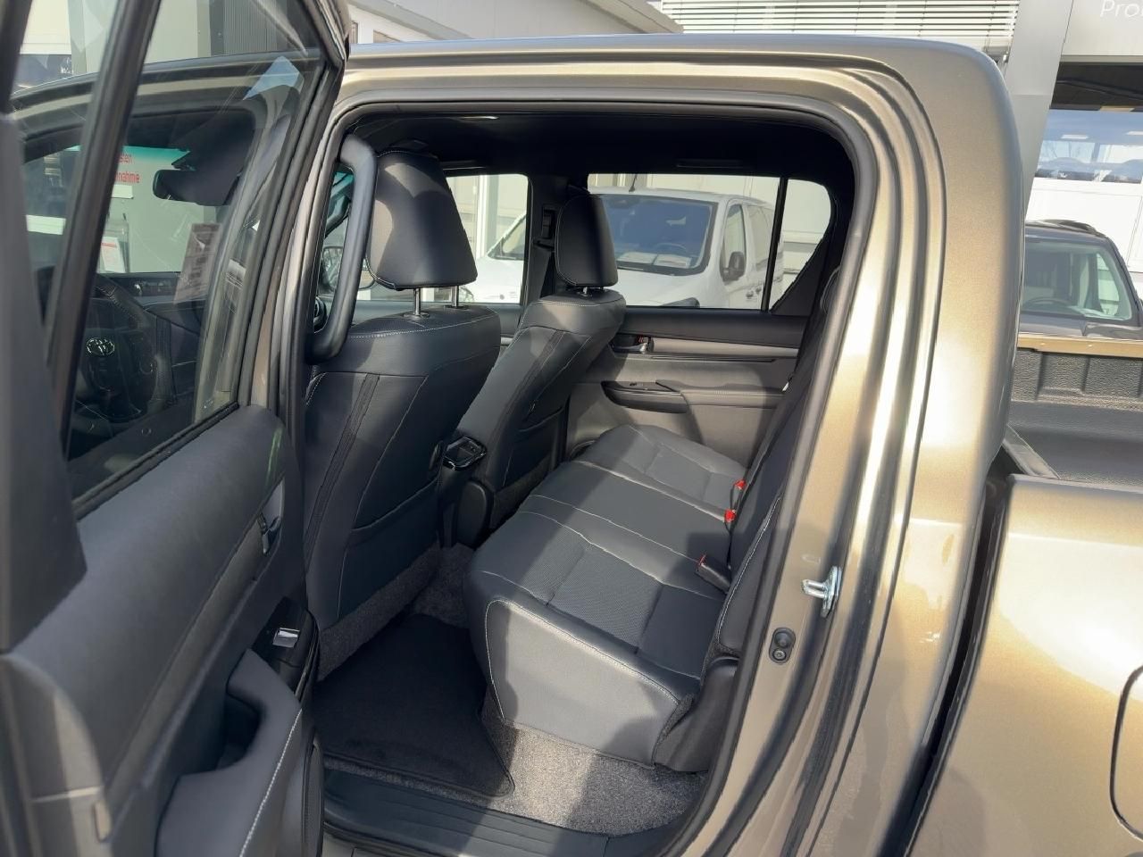 Fahrzeugabbildung Toyota Hilux 2,8 Double Cab Invincible 4x4*JBL+AHK+WKR*