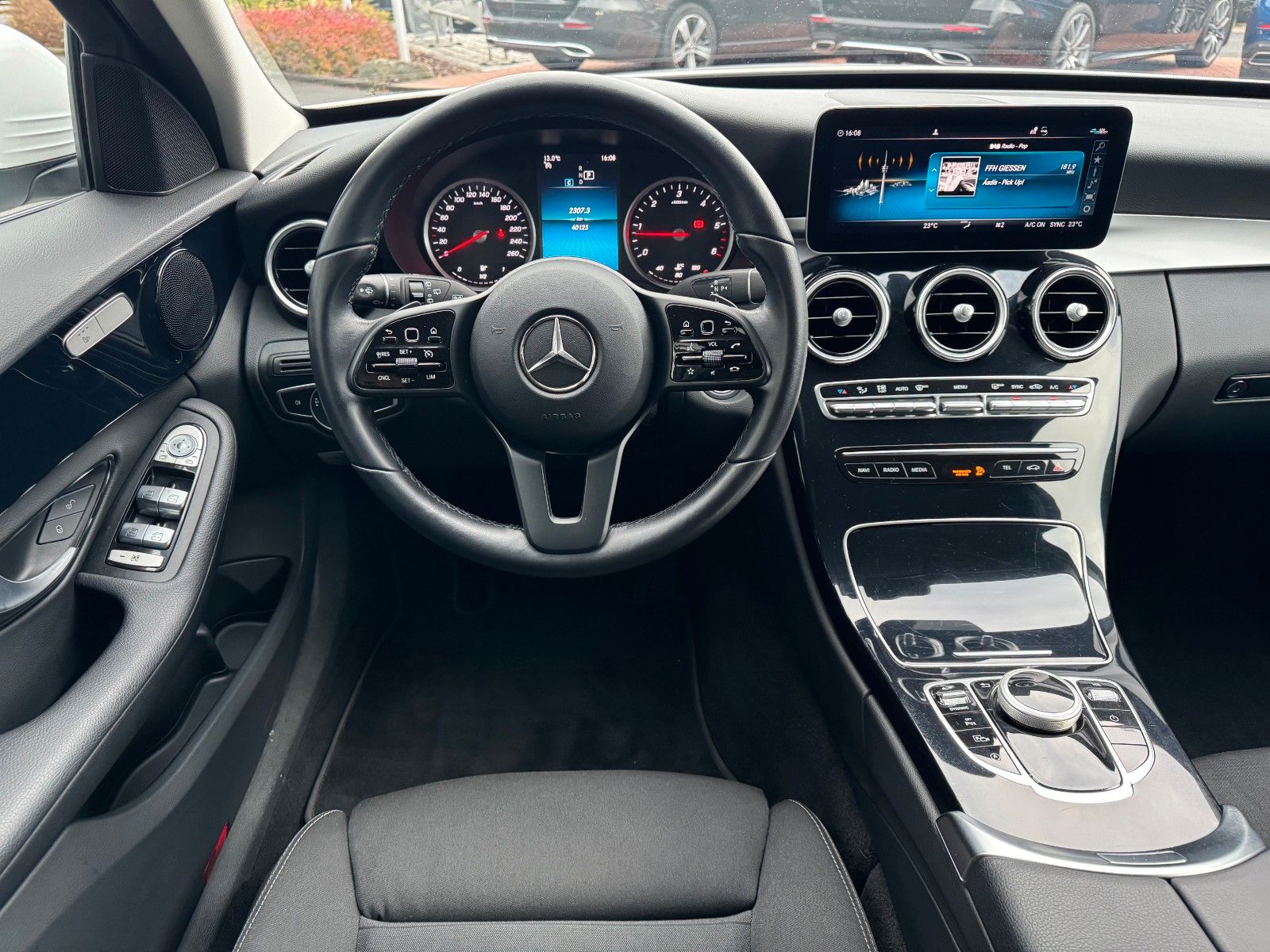 Fahrzeugabbildung Mercedes-Benz C 180d T LED+RKamera+SHZ+DAB