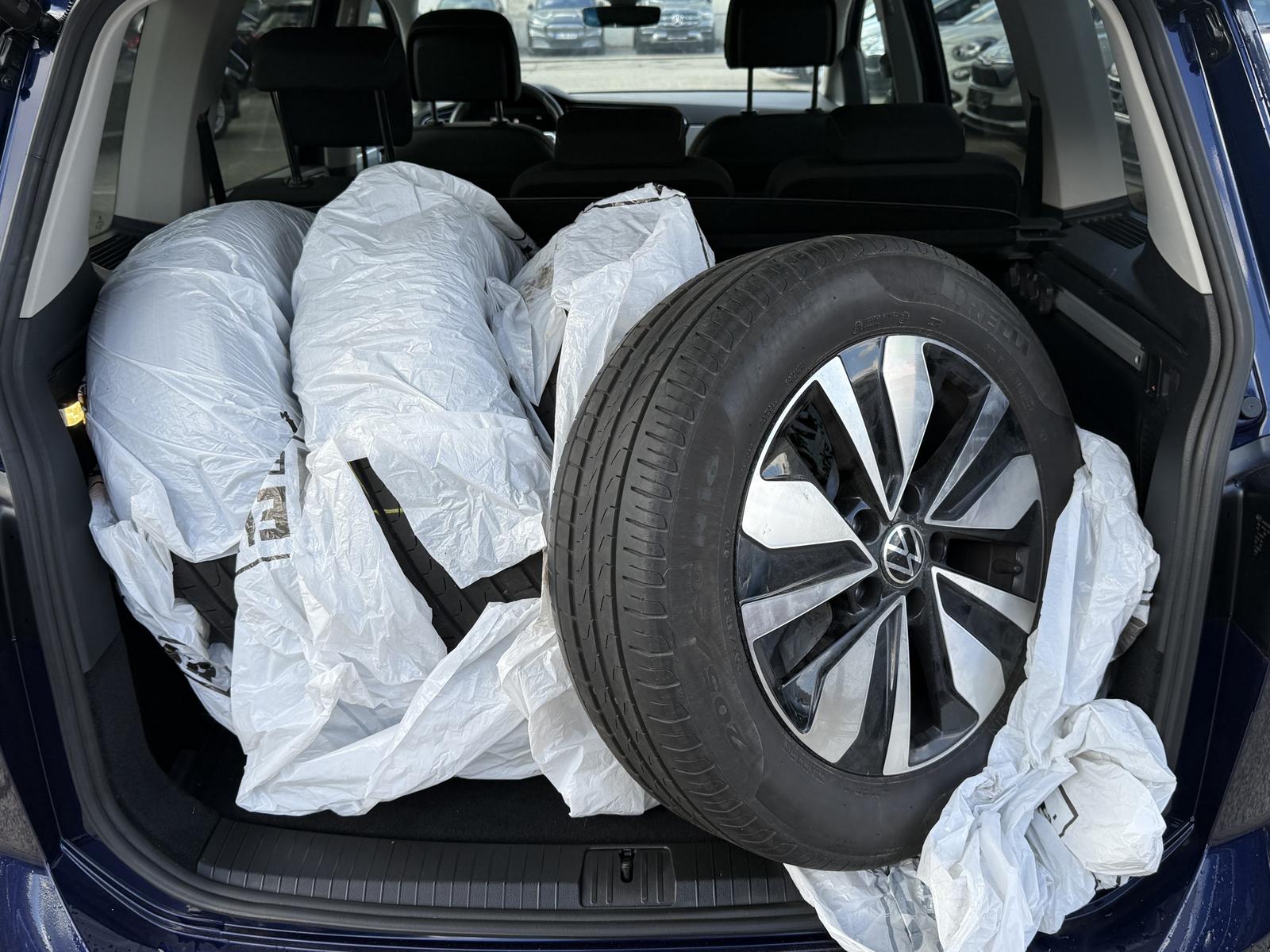 Volkswagen Touran 2.0 TDI SCR Move / Kamera / ACC / AHK, миниатюра 13