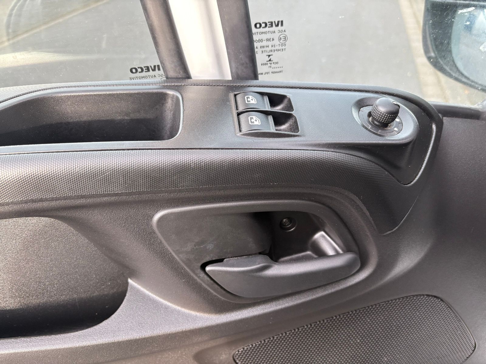 Fahrzeugabbildung Iveco Daily Kasten HKa 35 S ... V Radstand 3520 L/3-SI