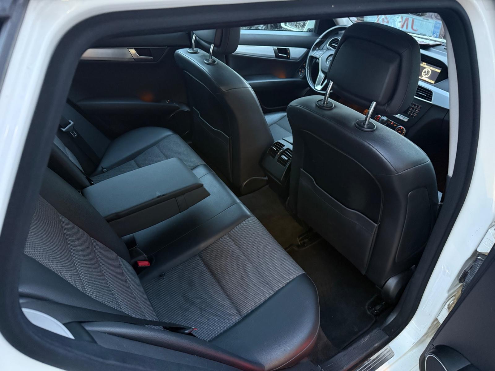 Mercedes-Benz C220 2011 — photo 12