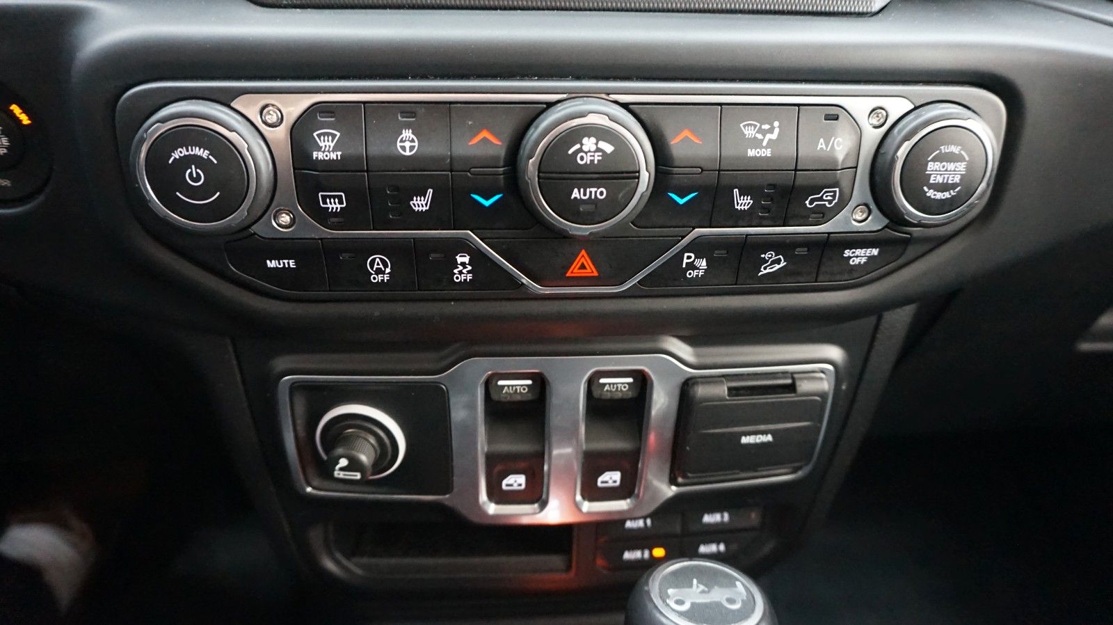 Fahrzeugabbildung Jeep Wrangler Unlimited Sahara TÜV neu Cabrio