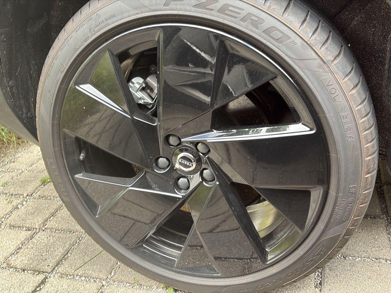 Volvo EX40 300 kW Twin Motor AWD Ultra Black Edition