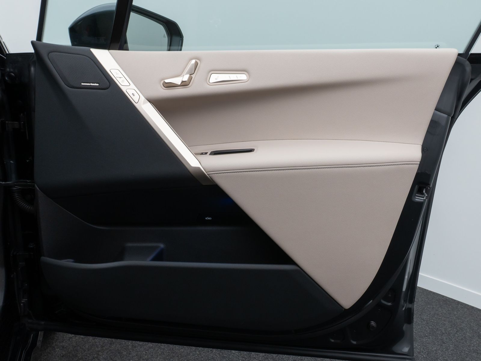 Fahrzeugabbildung BMW IX xD50  Sport 360&deg;DAB H/K Laser Komfort ACC 22"