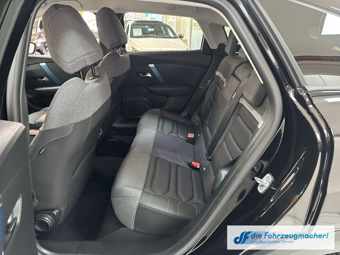 Fahrzeugabbildung Citroën C4 E- Shine HUD Navi 360 Kamera LED Apple CarPla