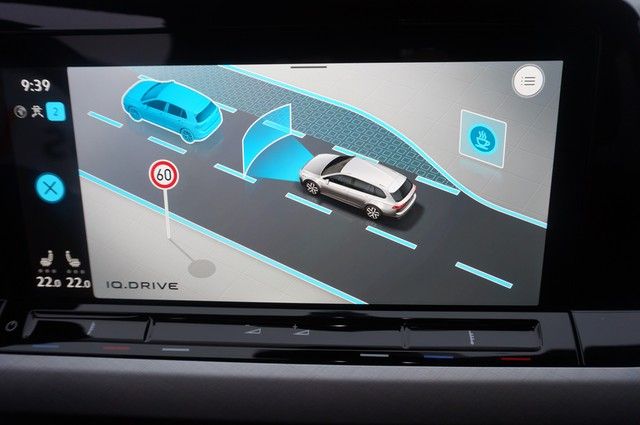 Fahrzeugabbildung Volkswagen Golf VIII Variant TDI Life LED Navi AID ACC RFK