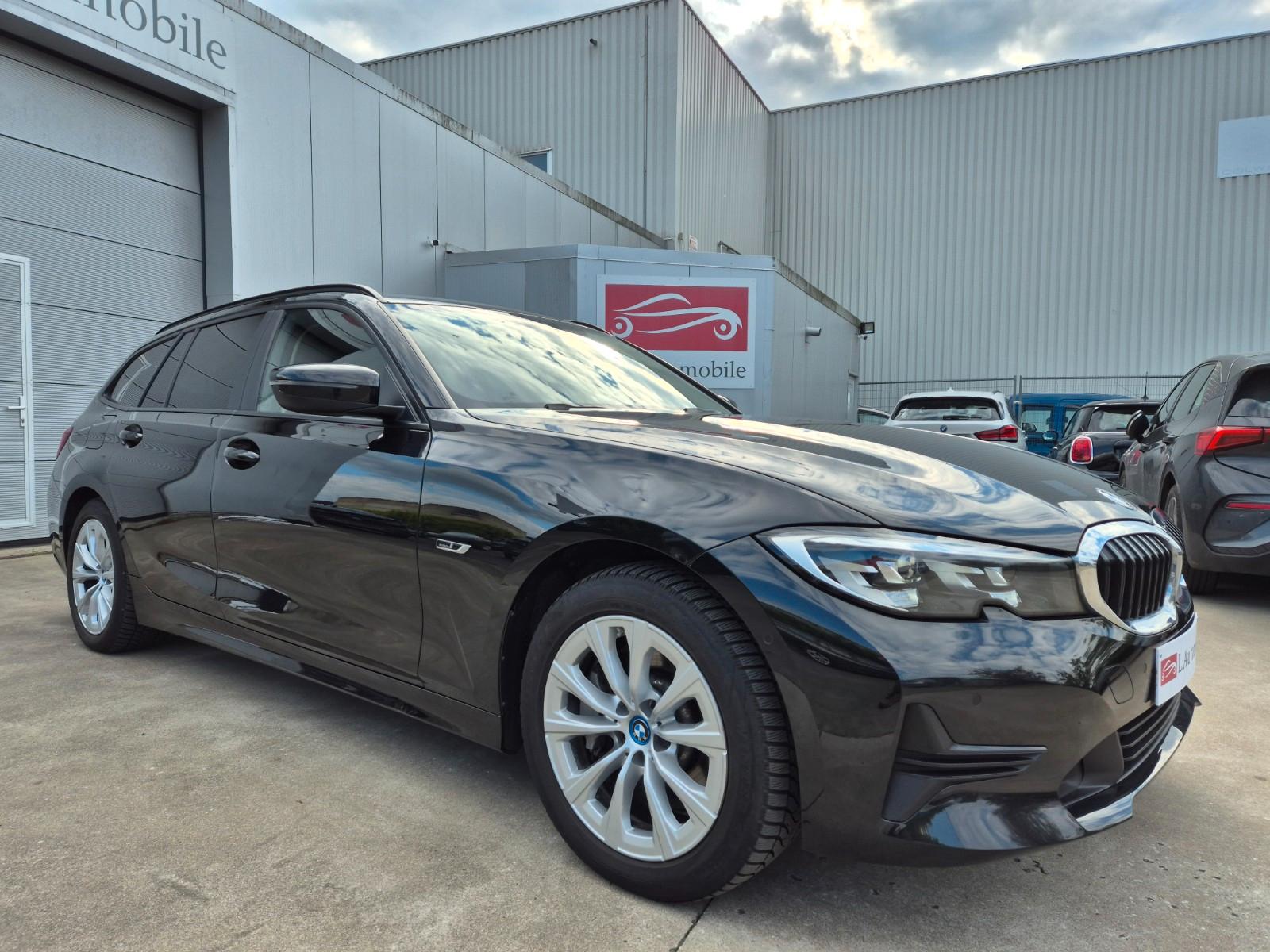 BMW 330eA Touring // PHEV HYBRID // 2022 !!