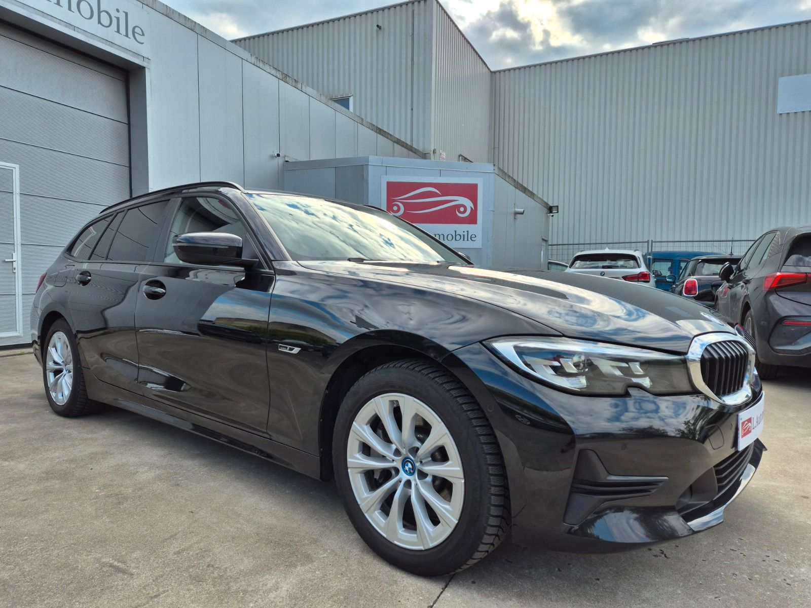 BMW 330eA Touring // PHEV HYBRID // 2022 !!