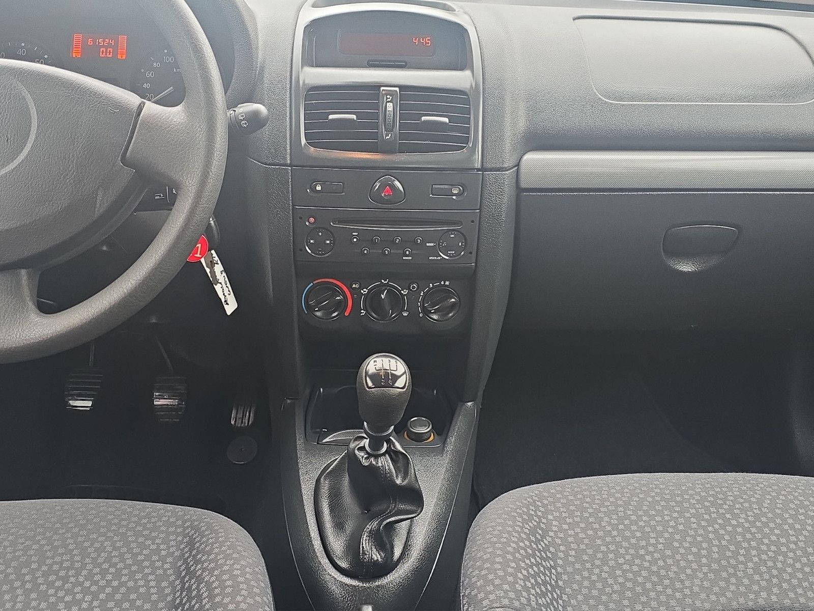 Fahrzeugabbildung Renault Clio II Campus+NUR 61 KM+ALWETTERREIFEN+TÜV NEU